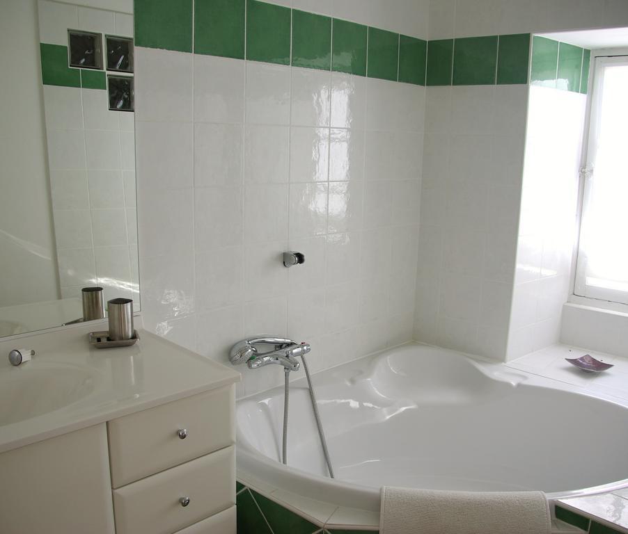 La Bastide Du Roy Hotel Villamblard Room photo